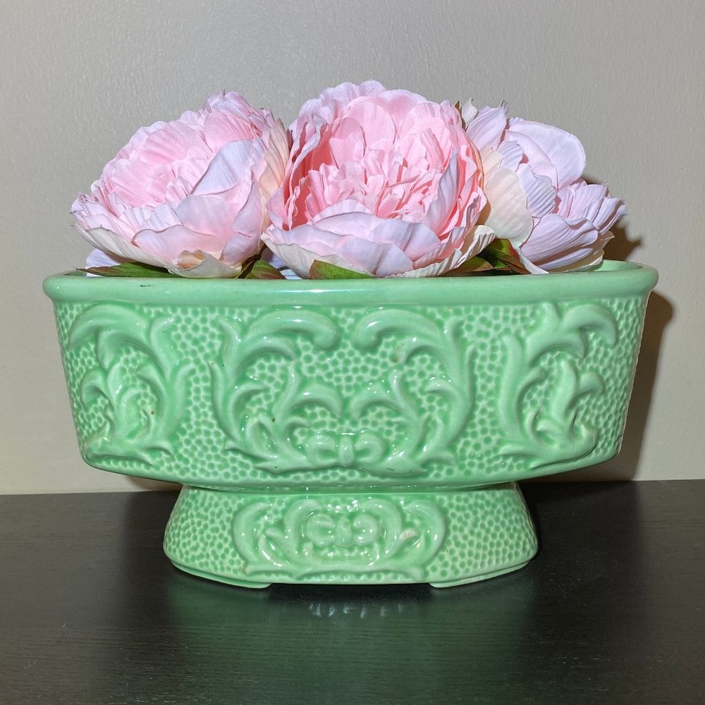 SOLD ON MERCARI.Vintage Planter :  Keylime or Mint